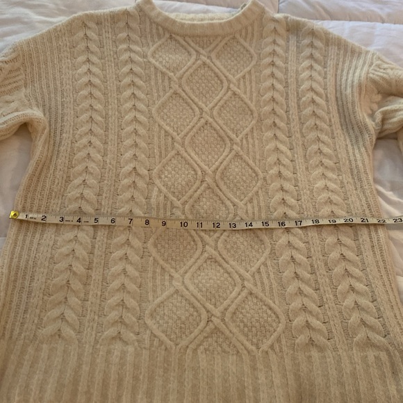 Yummy Sweater Co Oversized chunky cable knit sweater size XS cream color - Picture 7 of 11